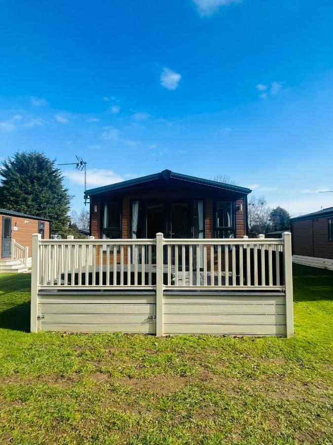 Holiday home Dakota With Hot Tub York