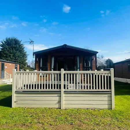 Dakota Lodge With Hot Tub York Exterior photo